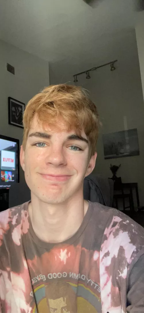 Feel like I always try to post all cute, so heres me barely getting up for the day ๐คช