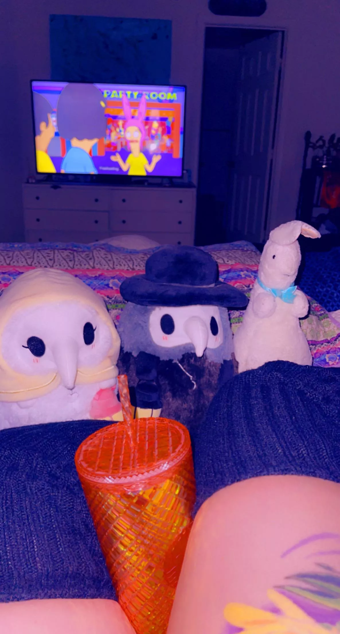 🌈Feelin little after a long overnight shift wish I had someone to watch cartoons with ✨🫧