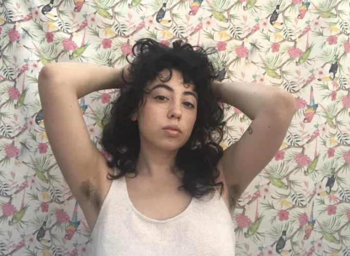 Feeling cute flaunting my hairy pits 🥰