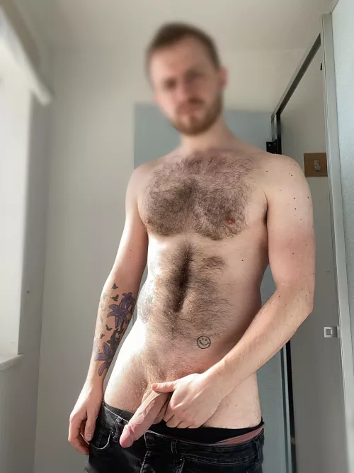 Feeling (M)ightyadventurous while I’m in the office alone…26