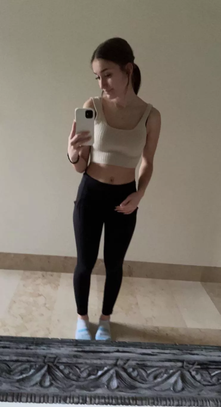 Feeling petite and tight😍