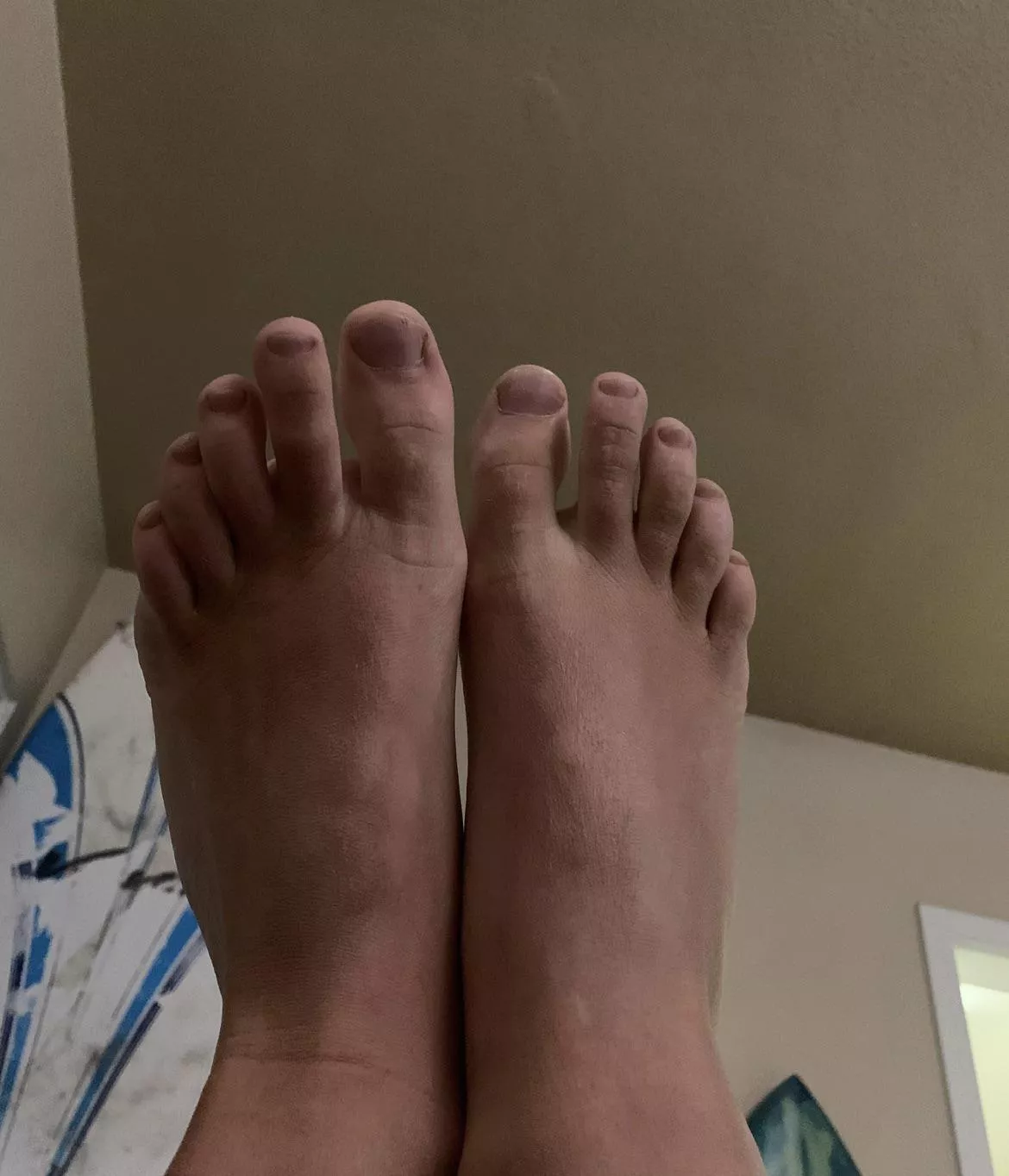 Feet in the air so you can suck on my toes. Peep the surfboard 🏄