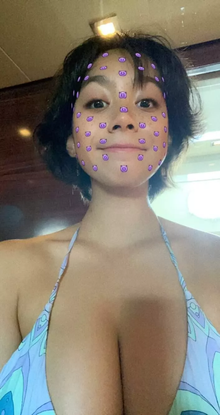 Felt like I looked sort of cute at the pool today :)