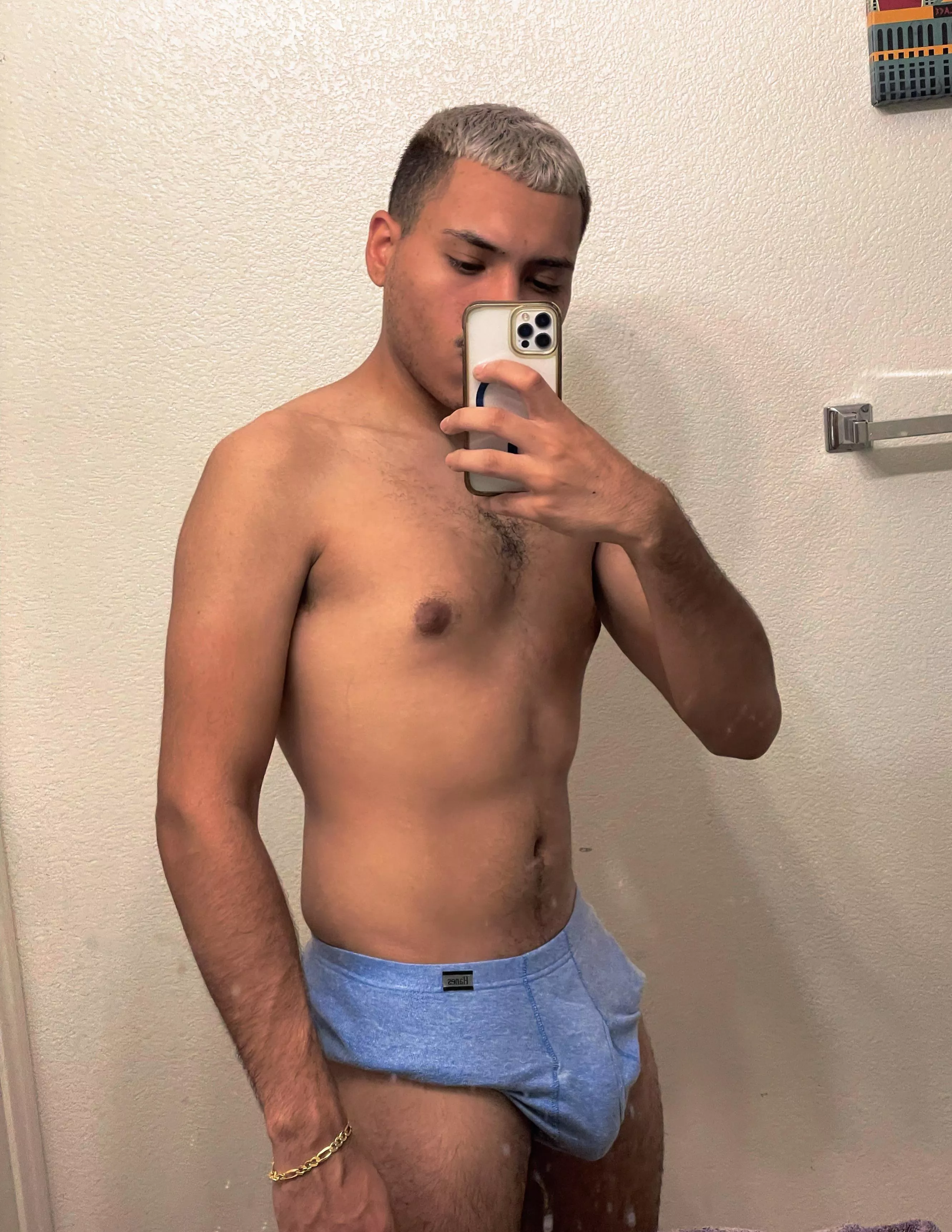 Fillin these in with my thick bulge 😈