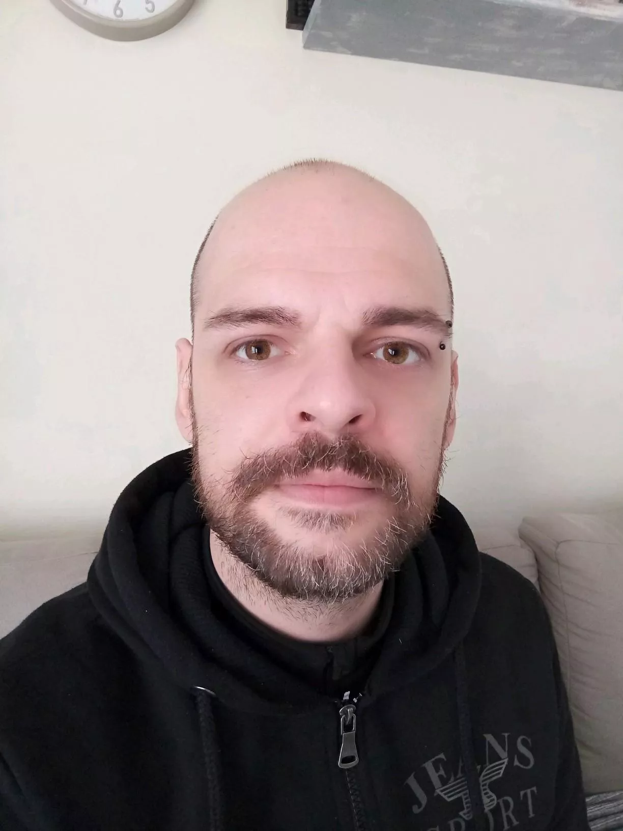 Finally a nice day outside. Feeling good and lucky to be here. Thought it'd be nice to share a bit of good energy. :)