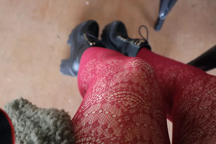 Finally back to wearing tights! Many of you have reached out to see why I haven’t been posting consistently anymore. Well I had surgery and have been in recovery. It feels good to be back!