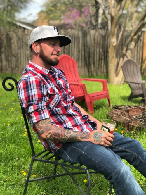 Finally got the courage to get Reddit and post, let's see how it goes 😂 I’m starting to wonder if anyone thinks I’m worthwhile? Dating sucks.