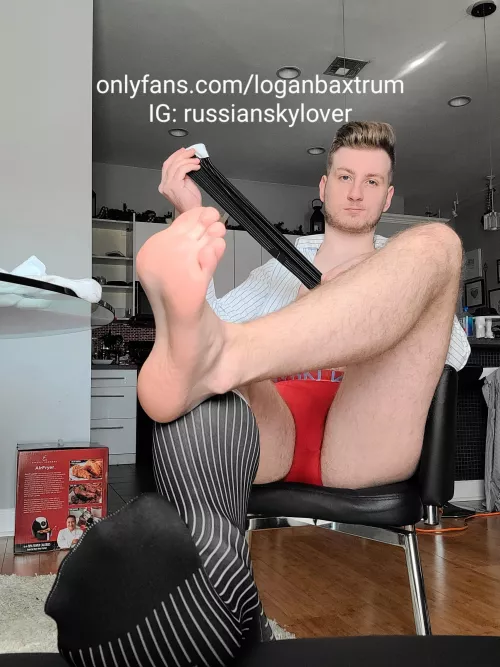 Finally it's Friday. Who wants to service these feet?