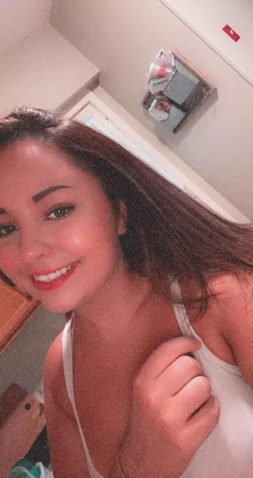 Finding a serious relationship/friend lets past each others time kik me at sophiarein1203 😘💋❤