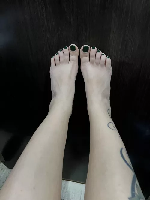 First post, someone said I have cute feet, I just painted my toe’s Slytherin green