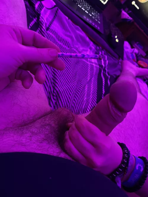 First Post.. Think I found my people.. Hey hey sexy stoners 😎 [M]