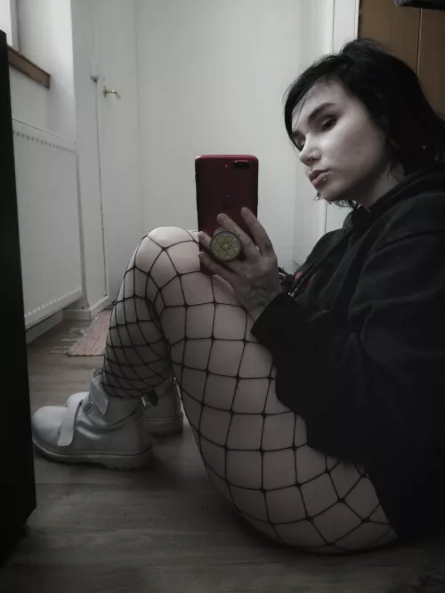 Fishnets and docs = 🔥