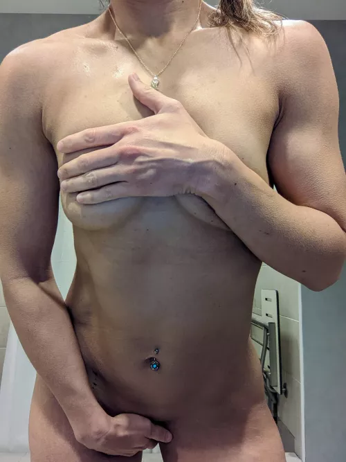 Fit and naked and a mom of 3