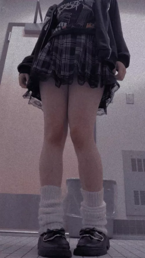 fit for the day <3 had some redneck jerk stare me down as i went into the all gender bathroom near the mens room, like i know i look good🙄