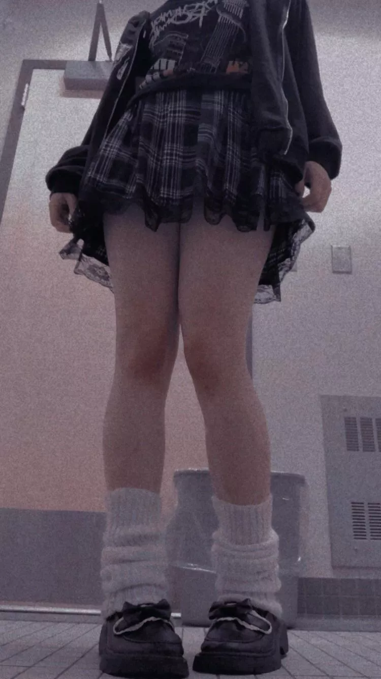 fit for the day <3 had some redneck jerk stare me down as i went into the all gender bathroom near the mens room, like i know i look good🙄