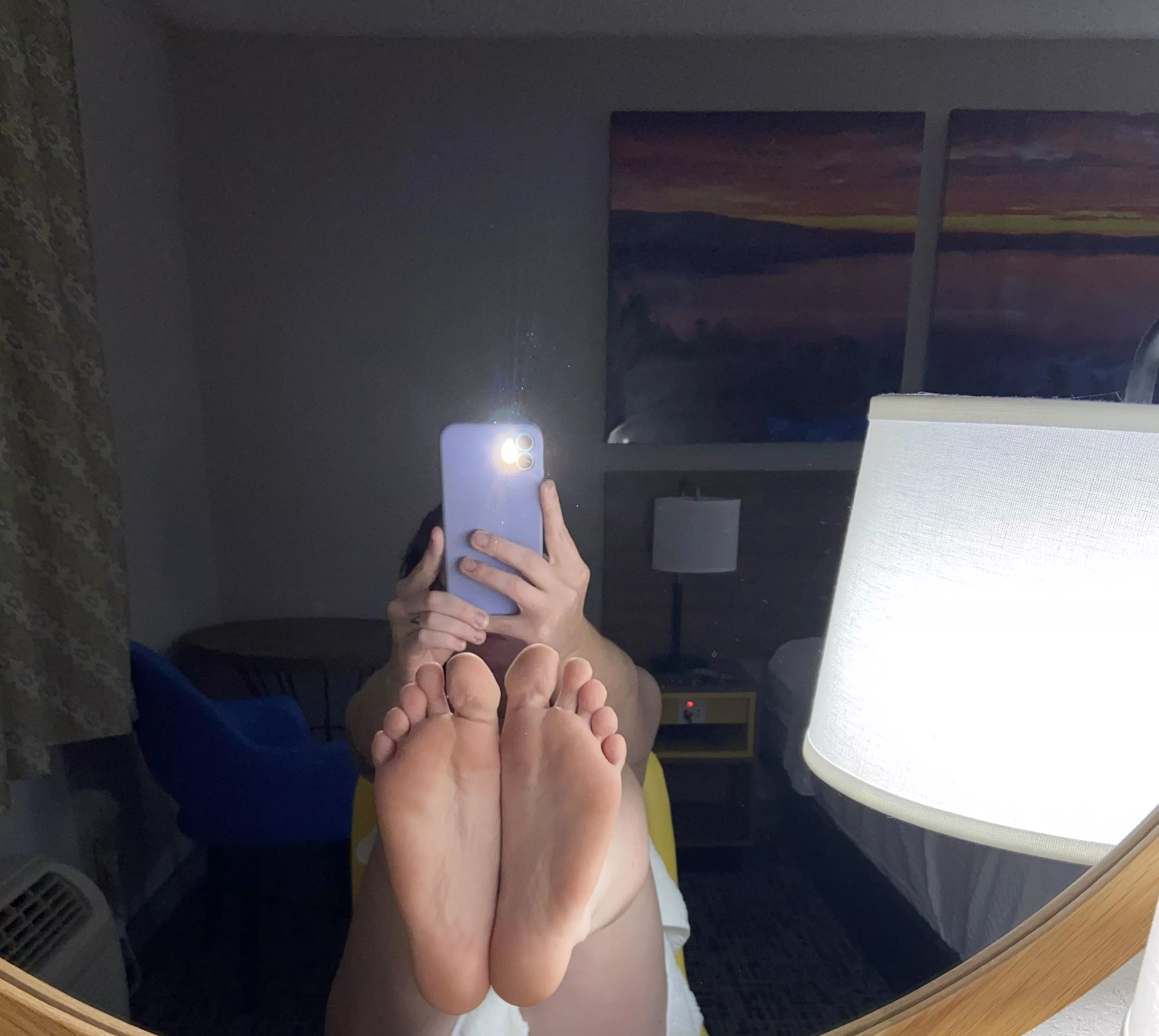 Flat feet fresh from the shower 🧼🤤