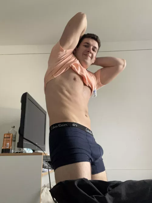 Flex time hehe.. someone come and take my pants down 🙏😏