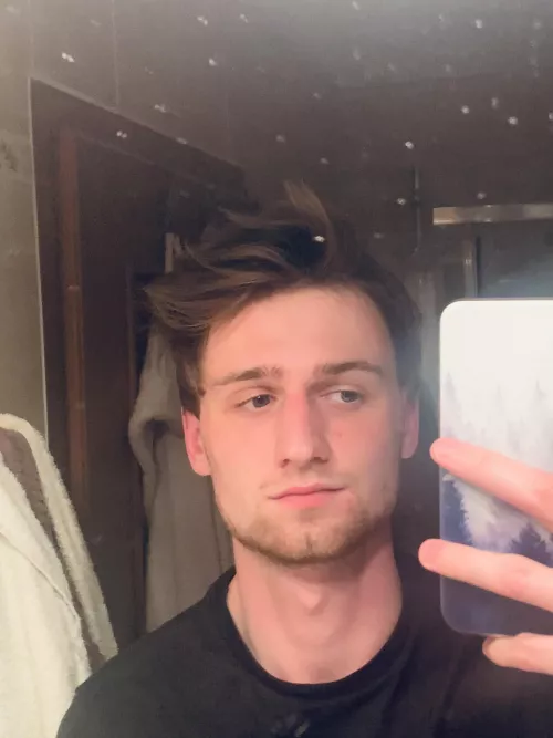 For anyone asking, yes i keep my mirror dirty on purpose to serve as a fancy filter (definitely not just lazy)