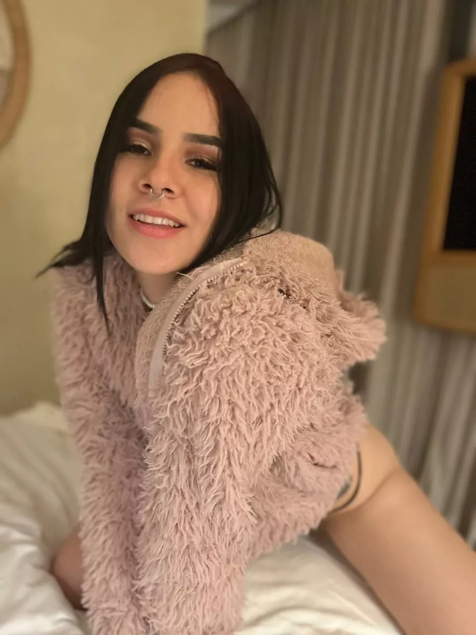 Forget about your dream girls ,I'm here to hear you better and eat you better👅😈