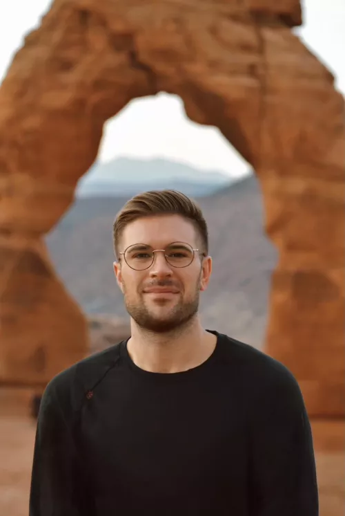 “Forward. Best foot first just in case. When we made our way ‘til now. It’s time to listen, it’s time to fight. Forward” 🐝🖤