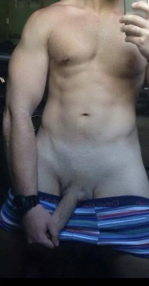 Found a mirror and abs (m)