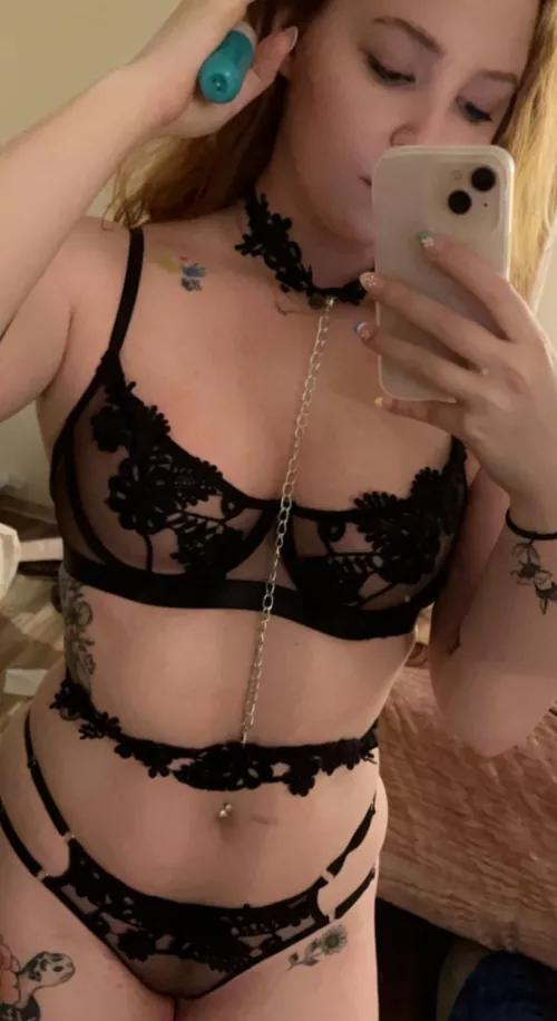 Free to sub🤪 always dripping wet and ready to play 🥵 just a horny girl who wants to make you cum💦 (link in bio and comments)