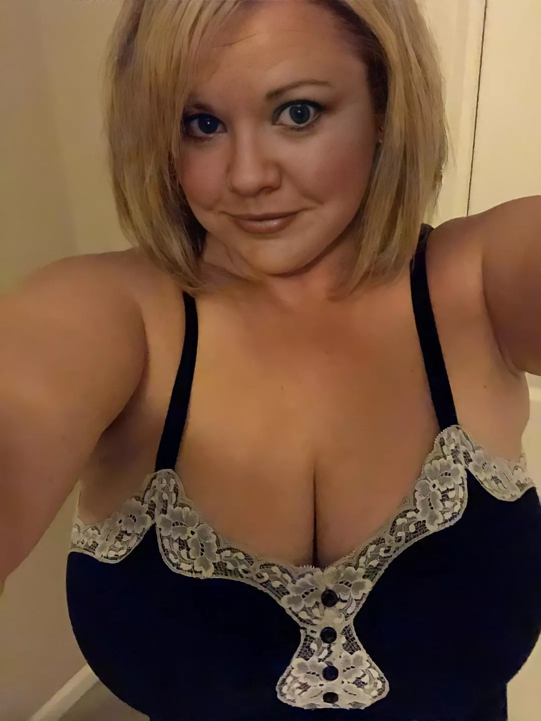 French maid at your service 😘