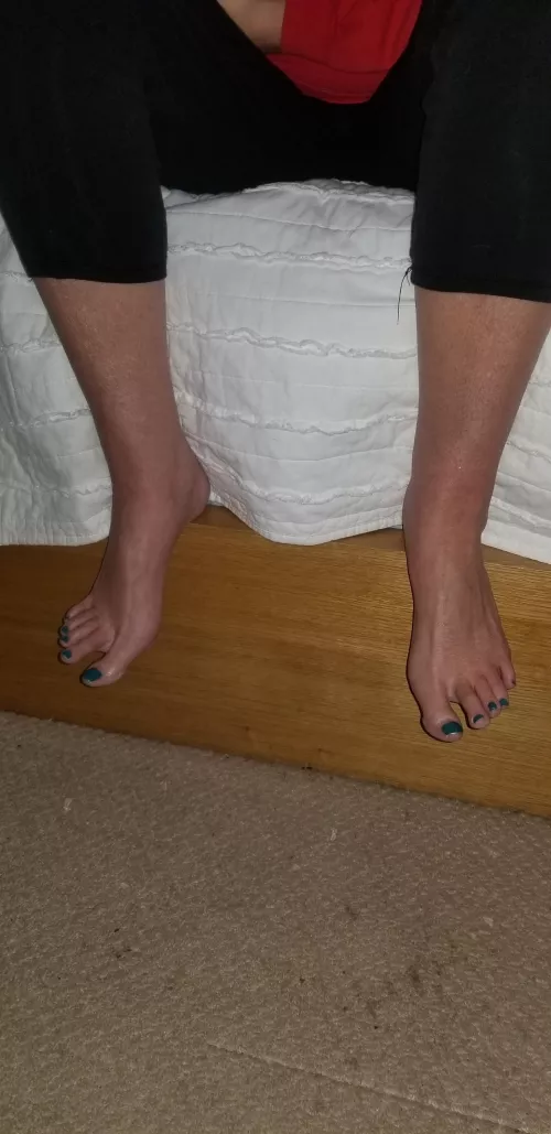 freshly painted toes