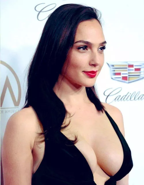 Gal Gadot 🍼💦