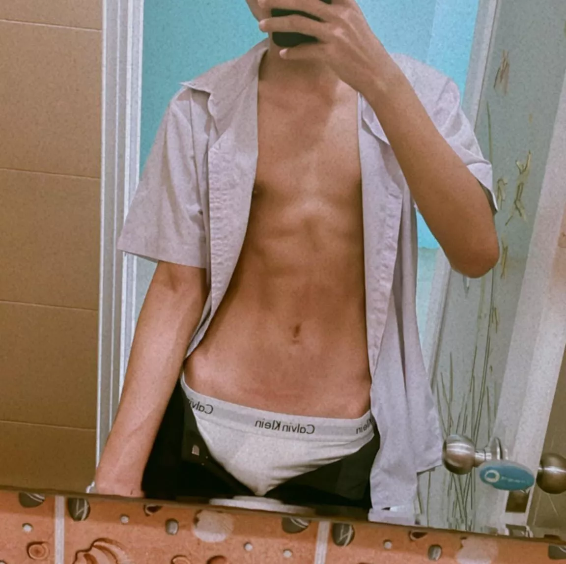 Get naughty in the hotel’s bathroom 😈