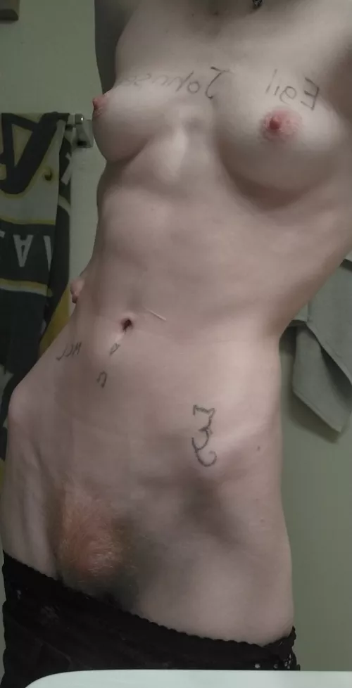 Get this fit hairy girl <3