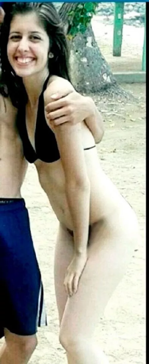 getting naughty on beach with friends... hope my bf never know this 🙈✨