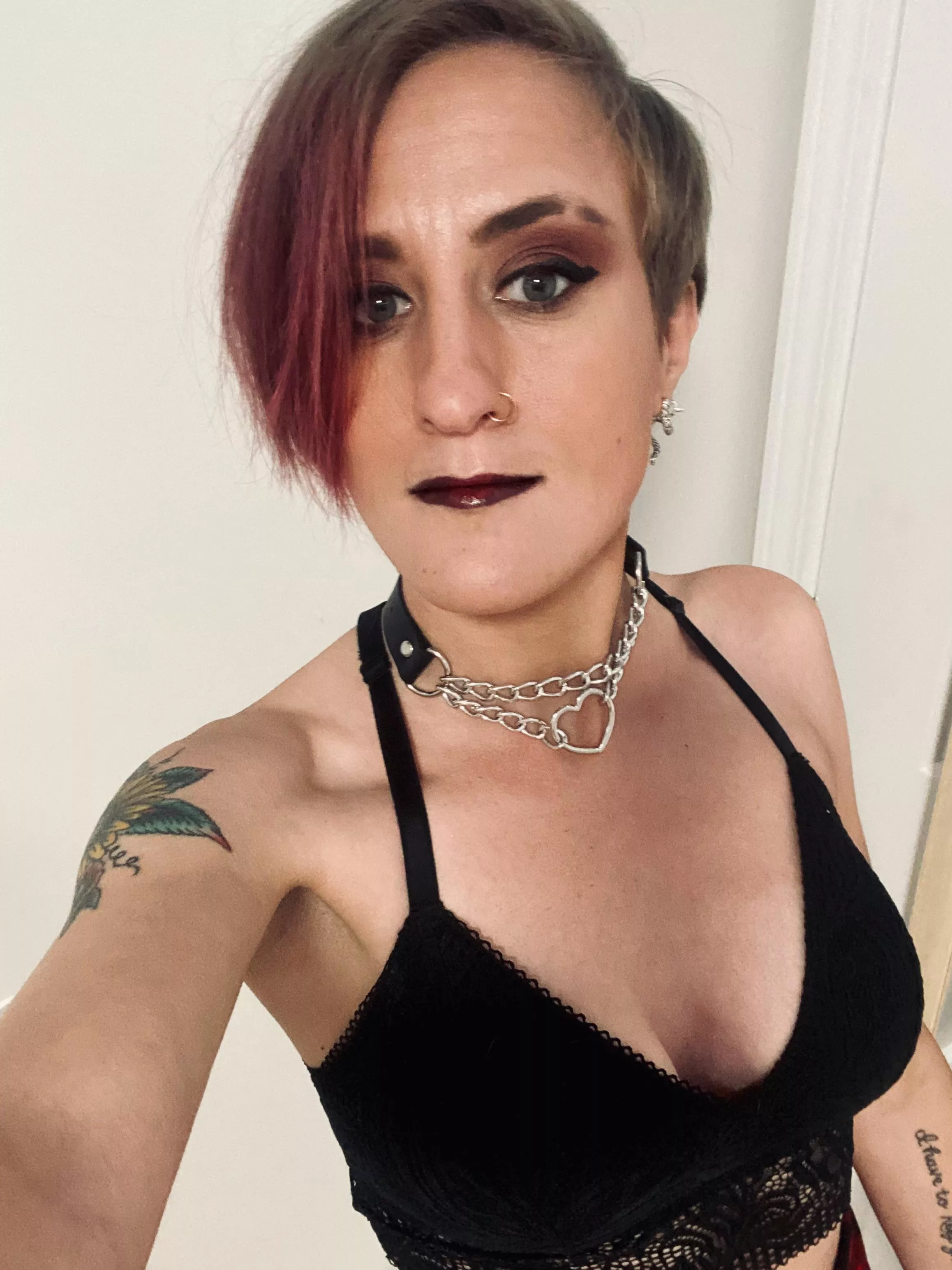 Going goth today… hello 🖤