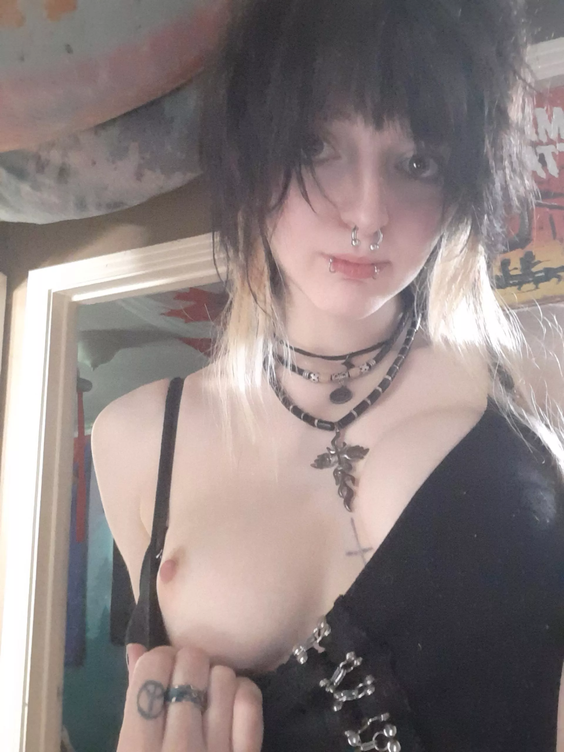 Good day! Stay hydrated and remember to do something fun 🖤