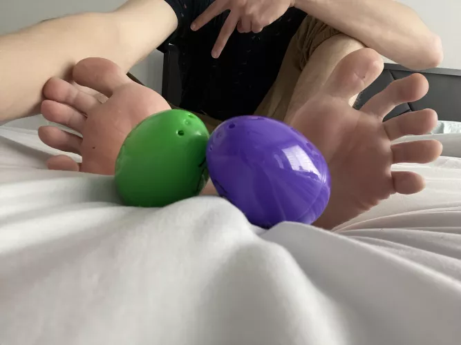 Good job finding all your Easter eggs! Here’s your prize👣😜