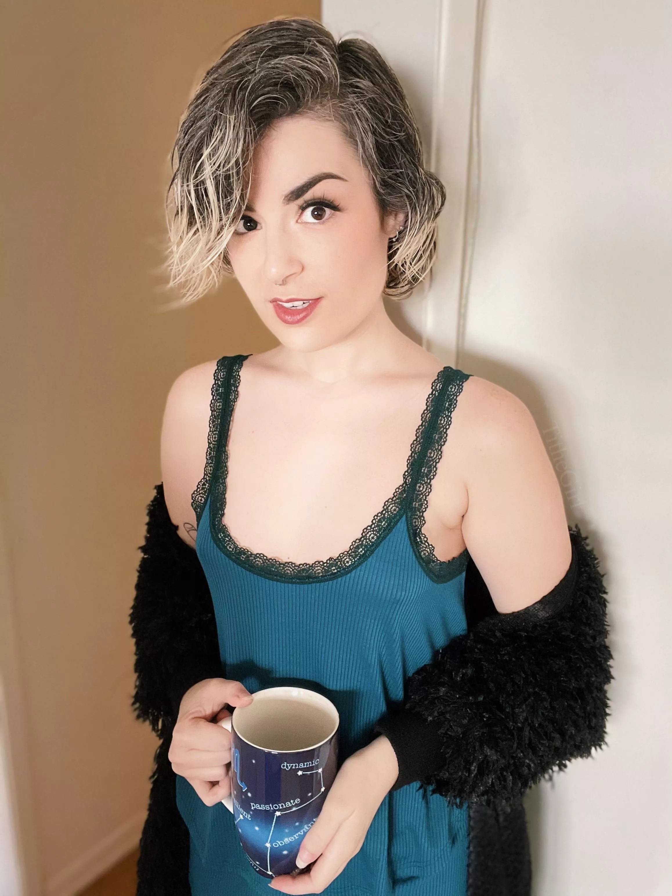 good morning to the early birds 🖤