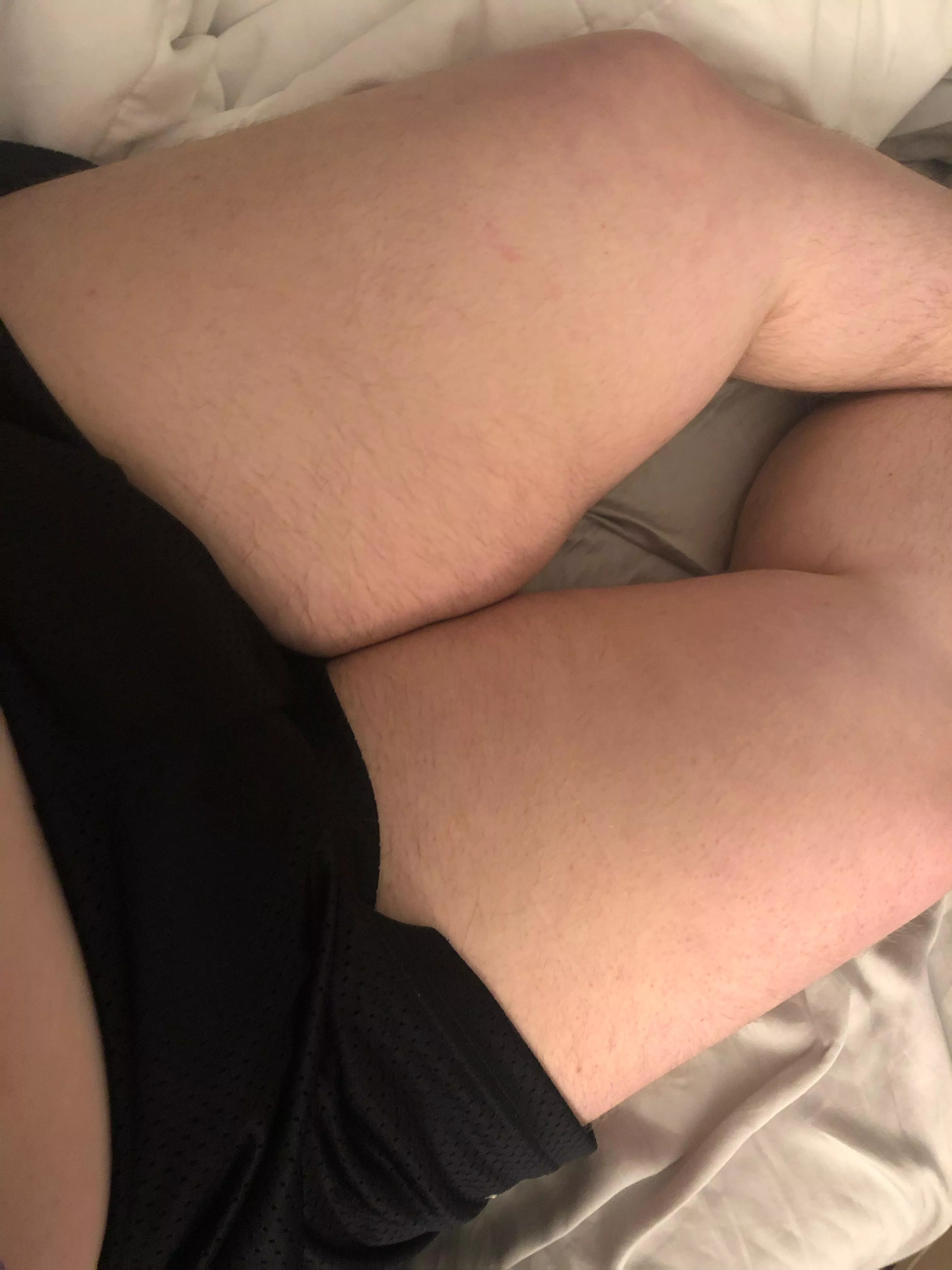 Goodnight from my hairy thighs 😘