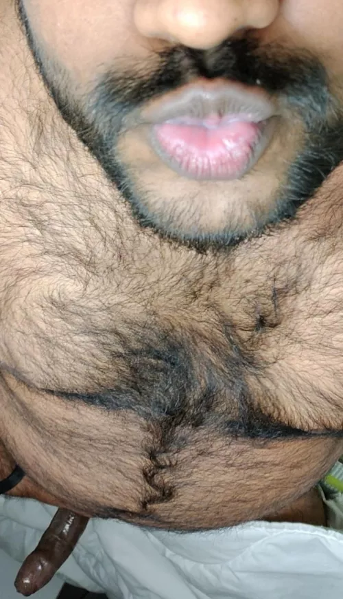 Goodnight kiss before you head to bed 😘