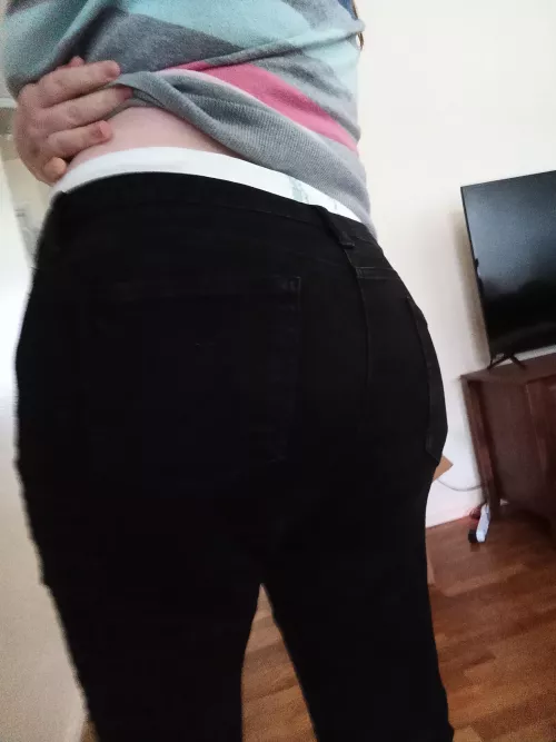 got a cheap pack of diapers to hold me over for a bit, was having a bad day and they got delivered ❤️ back to work but at least this time I'll be comfy 💕