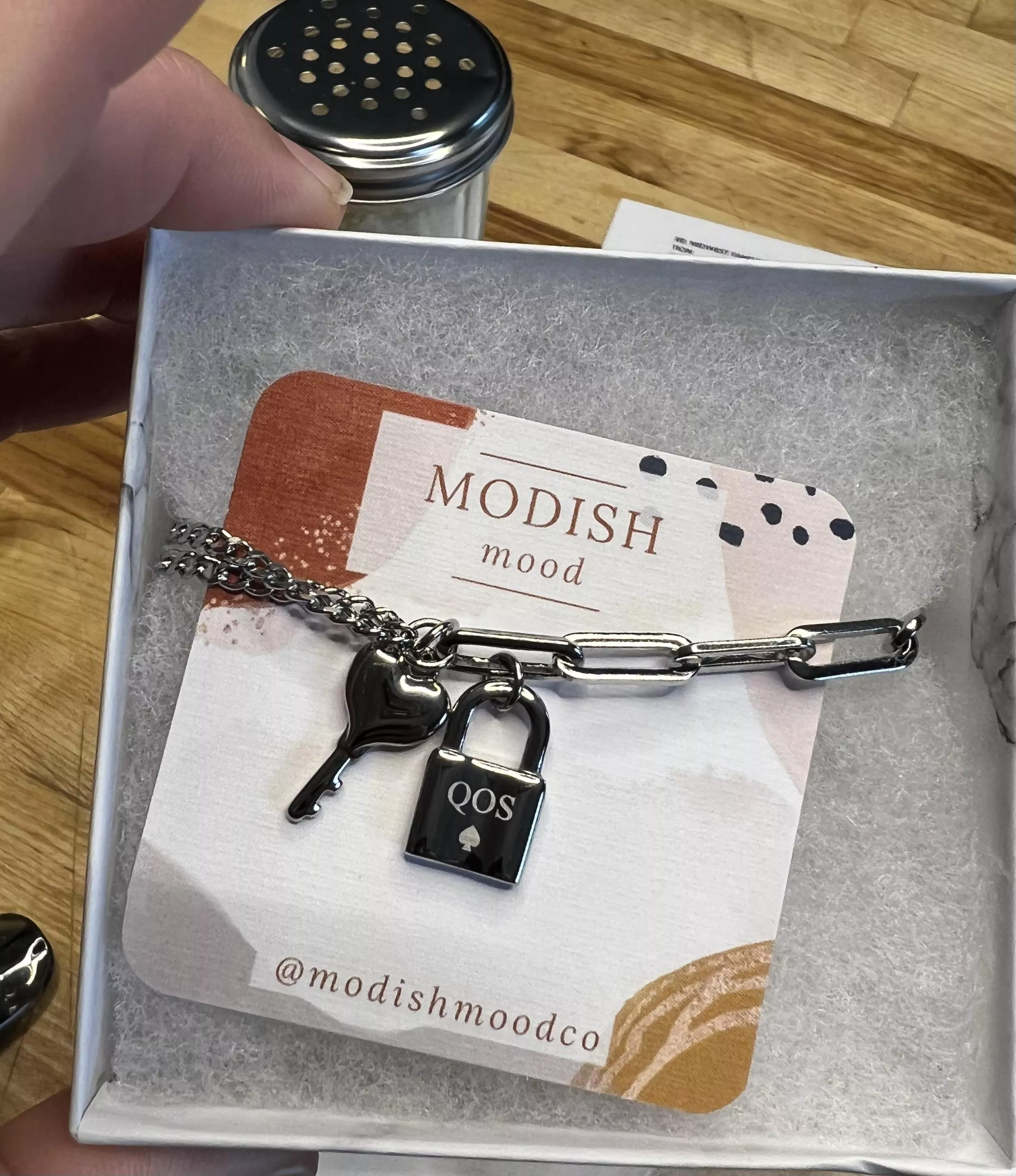 Got a new bracelet. Should go well with the nails 😉♠️