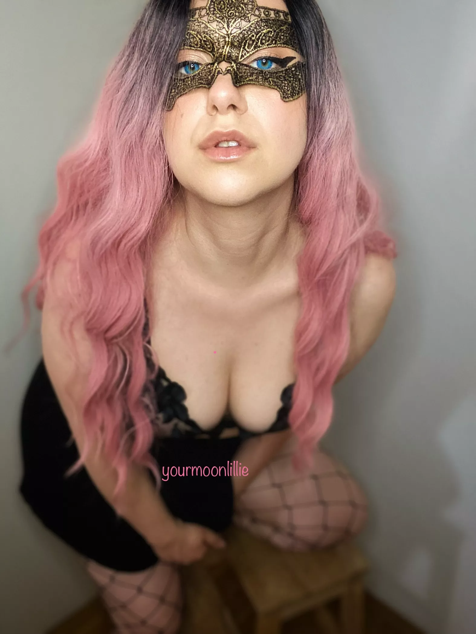 Got a new lingerie set, do you like it as much as I do? 🥰😘 Perfect for a cheating quickie!