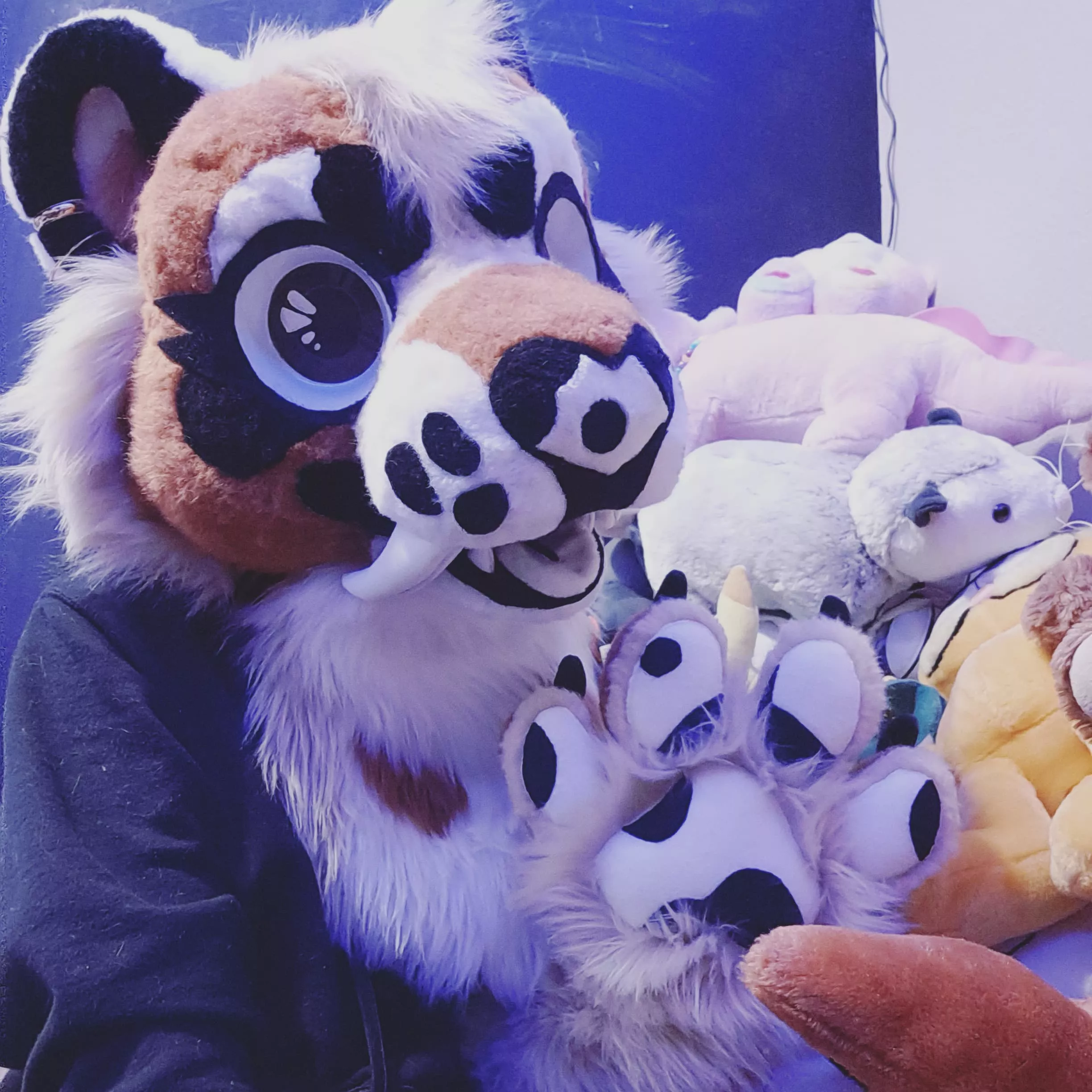 Got my dream suit last month!! Meet Adrian! suit was made by axosaur :3