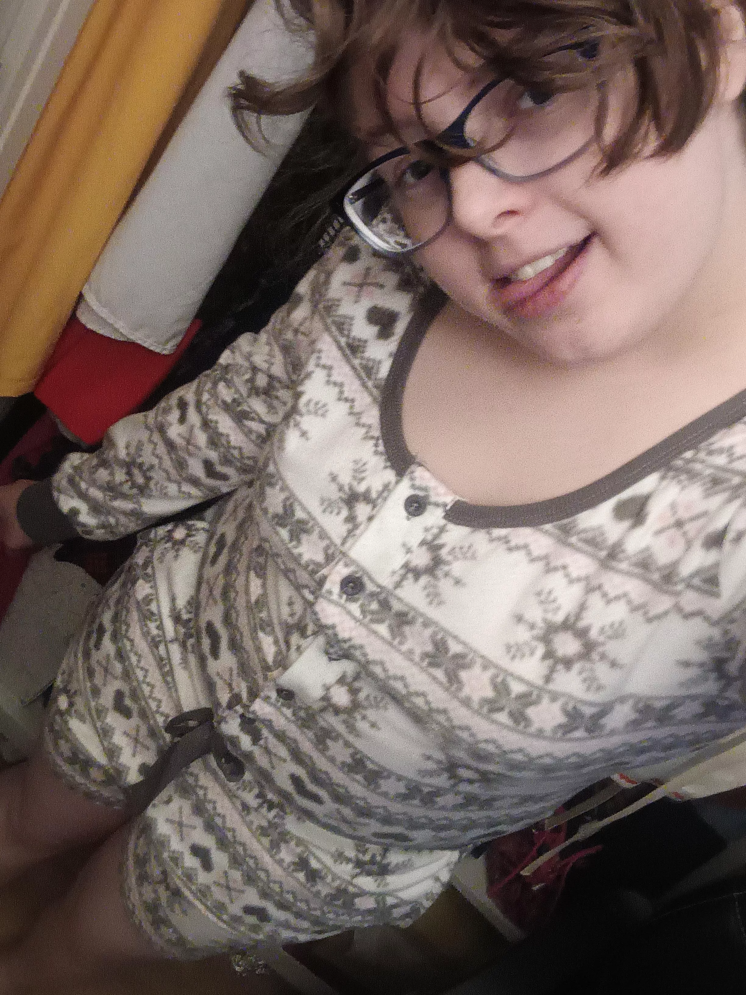 Got this cute onesie/romper that makes me feel so little and cute ^////^