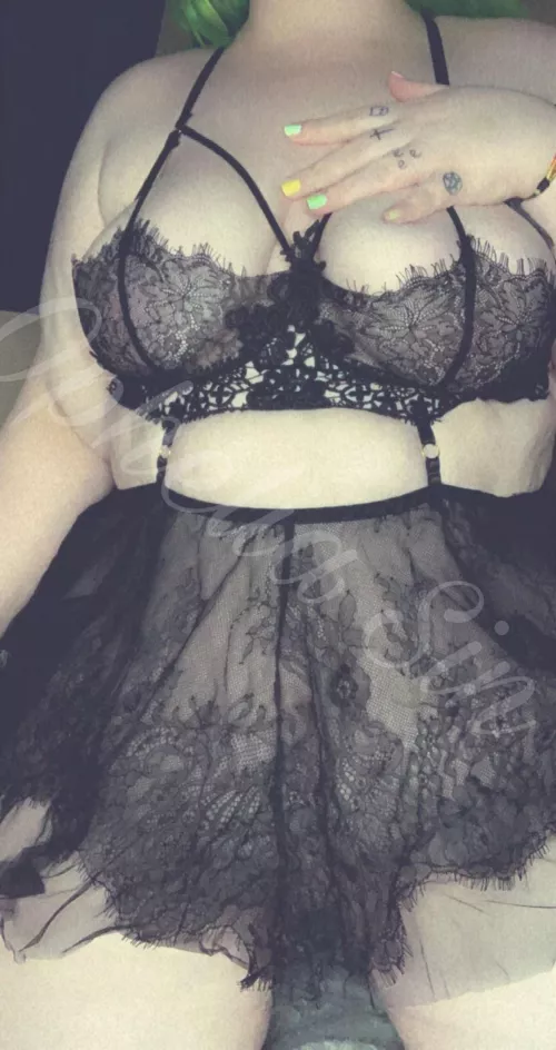 Goth girls need nerdy gamer bfs