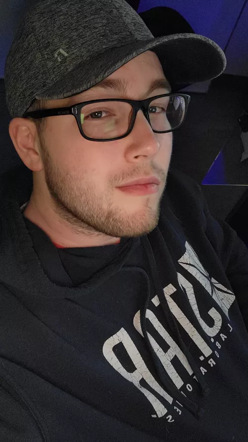 Gotta love a graveyard shift with no sleep. Happy Monday boys!