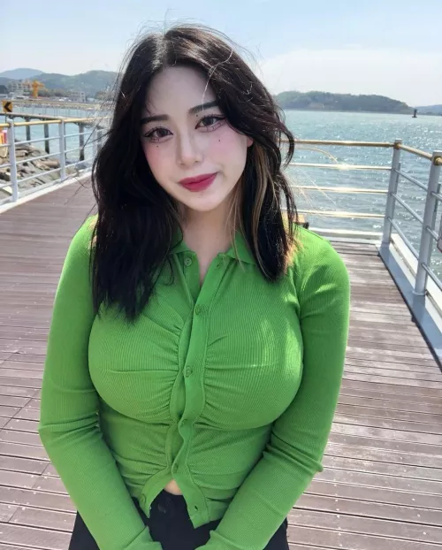 GREEN