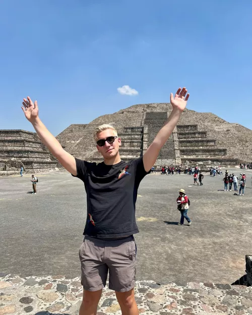 greetings from teotihuacán