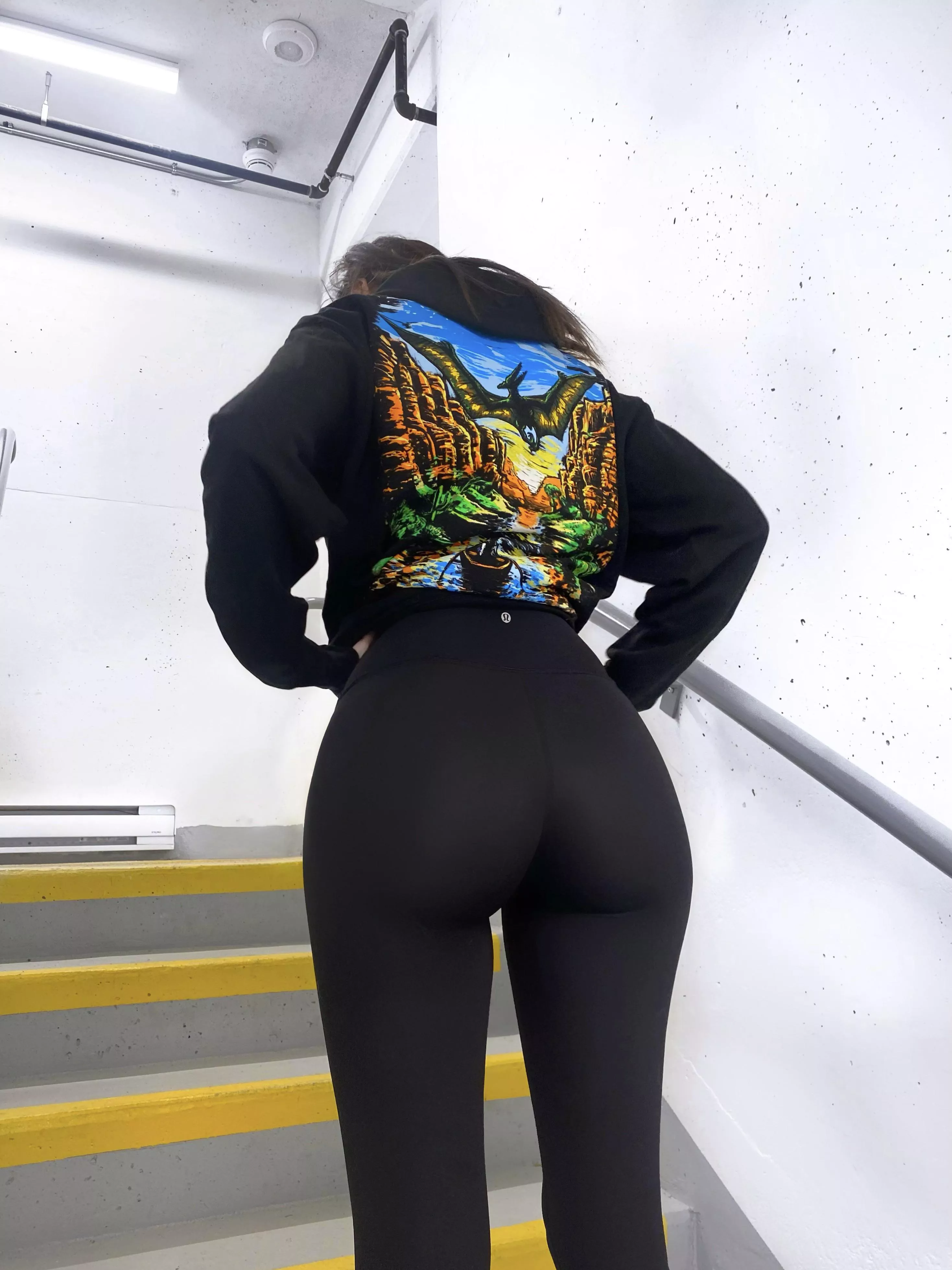 guys always let me go up the stairs first.. so nice of them🙃