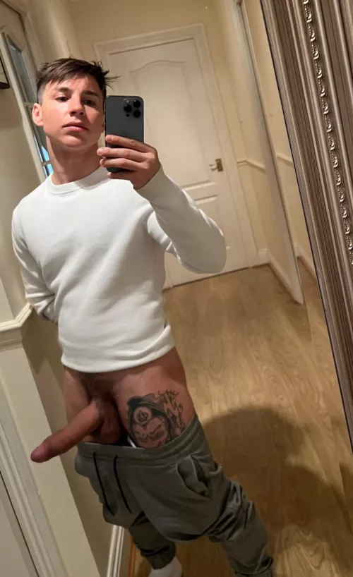 Gym bros seem to love my cock 🤷‍♂️