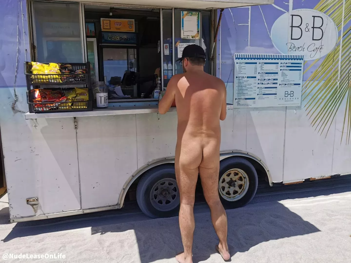 Had a few hours to work on an all-over tan before the obligatory tan lines are enforced on the cruise. Always a pleasure at Haulover Beach! ⛱️